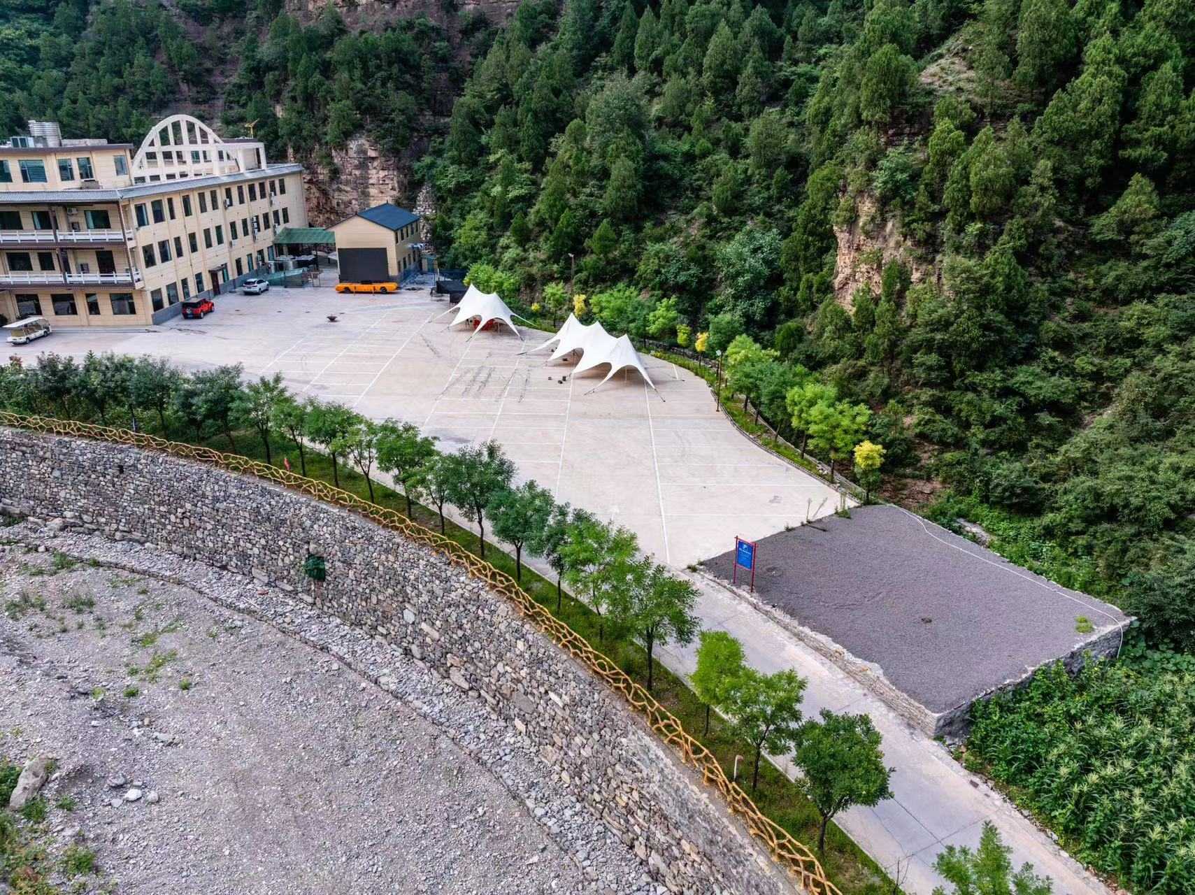 泳池酒店